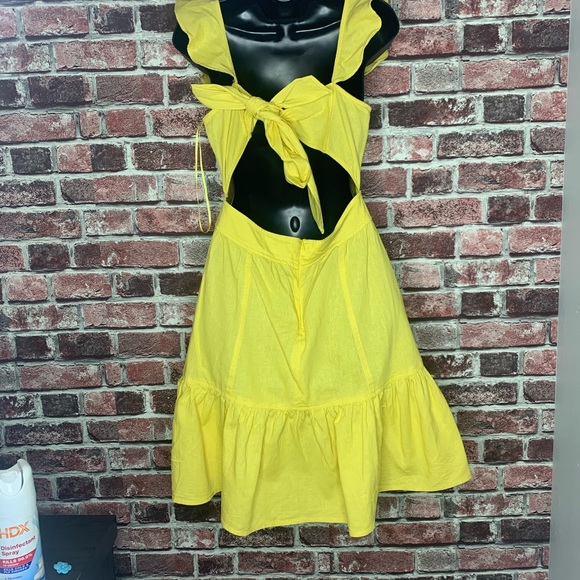 Backless dress - Picture 2 of 2